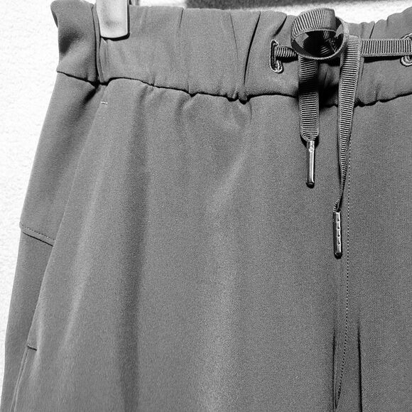 Lululemon Cropped Black Pants Women's Size 4 - Picture 2 of 5